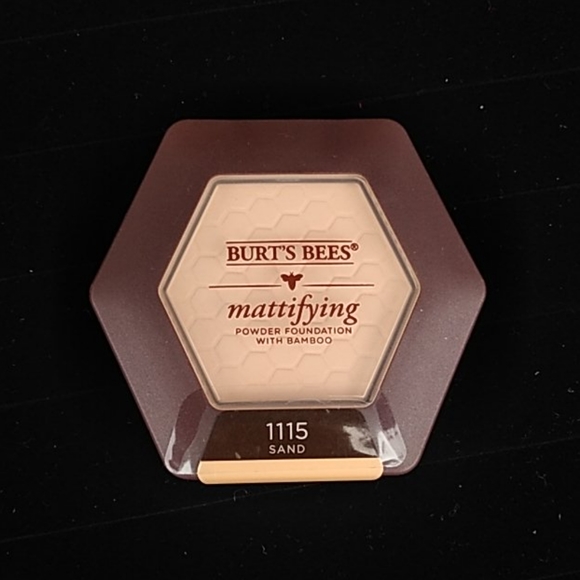 Burt's Bees Other - Burt bee's compact #1115